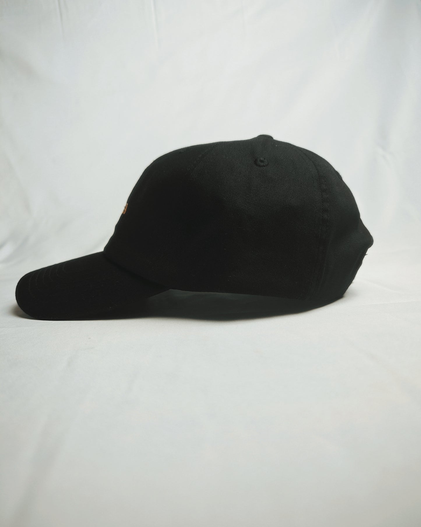 Mutiara Noir Premium Cap